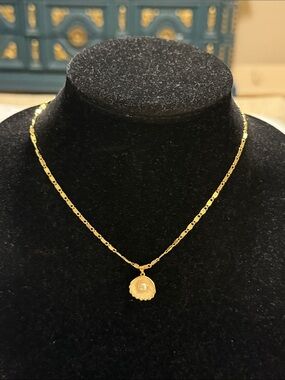 Vintage Gold Tone Clam Shell Faux Pearl Pendant Statement Necklace
